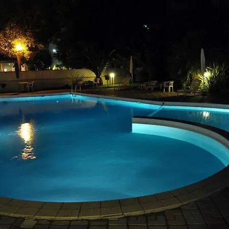 皮尔拉酒店 西尼加利亚